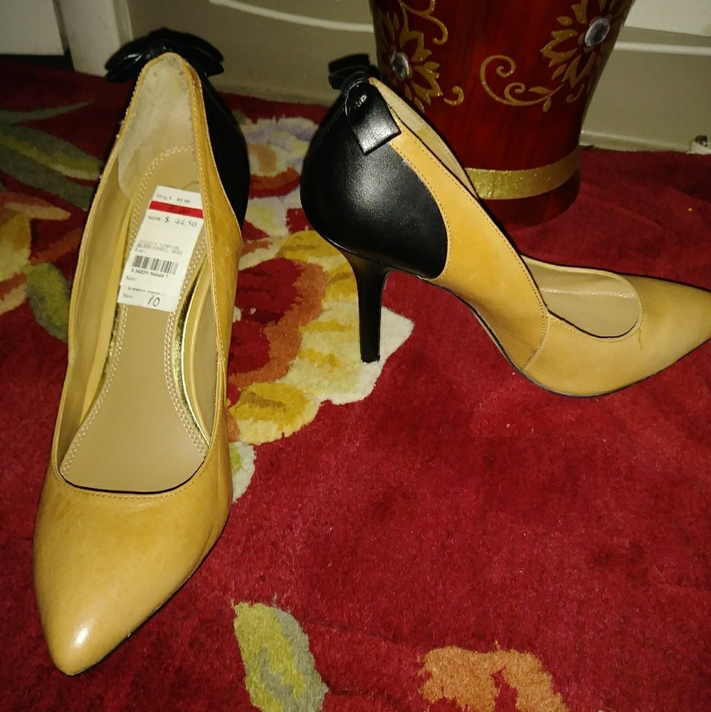 Shoes - Picture 2 of 2